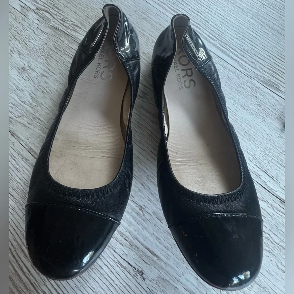Michael Kors Ballet Flats Black Leather with Patent Leather detail  7.5